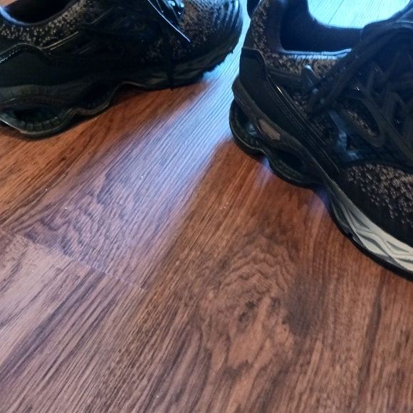 Like New! Creation Waveknit 2 Running Shoe - Picture 9 of 11